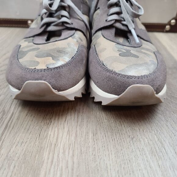 Charleston Shoe Company Chewie Sneakers in camo size 8 - Picture 3 of 9